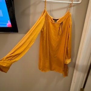 Opened sleeved long shirt